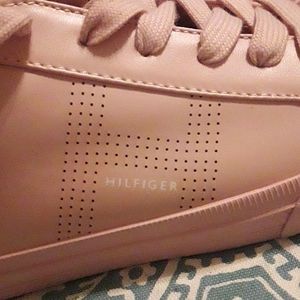 TOMMY HILFIGER SNEAKERS 7.5